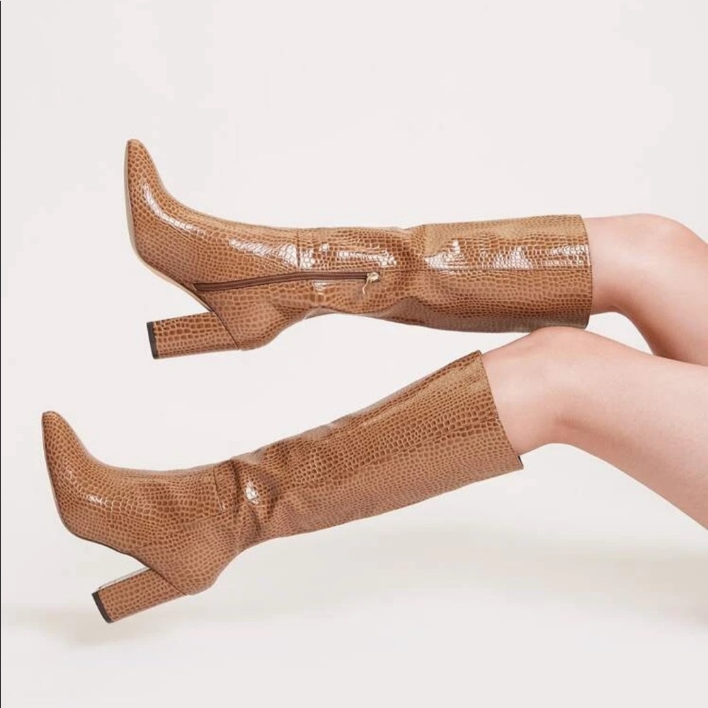 Stone Embossed Chunky Heeled Boots Croc Sz 7.5
